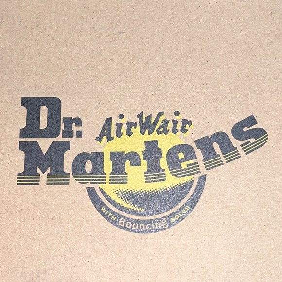 NIB Dr. Martens 2976 Smooth Leather Chelsea Boots - Picture 9 of 9